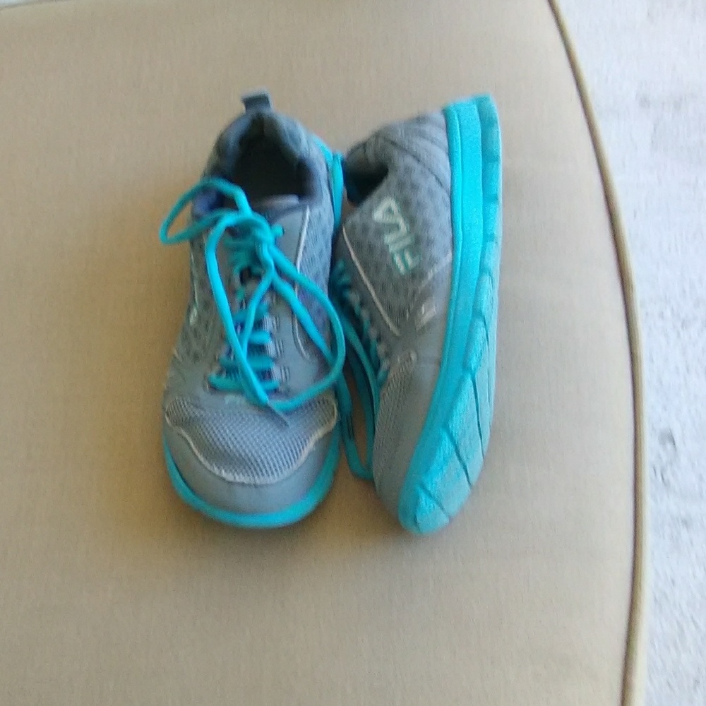 Women's size 8 fila running shoe great shape